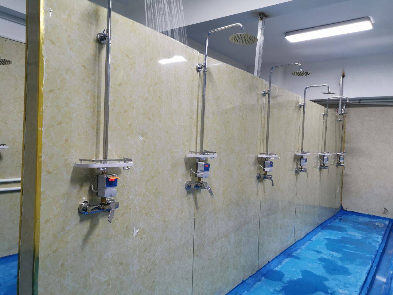 1748257527896260.jpeg 學(xué)校淋浴水控機(jī)